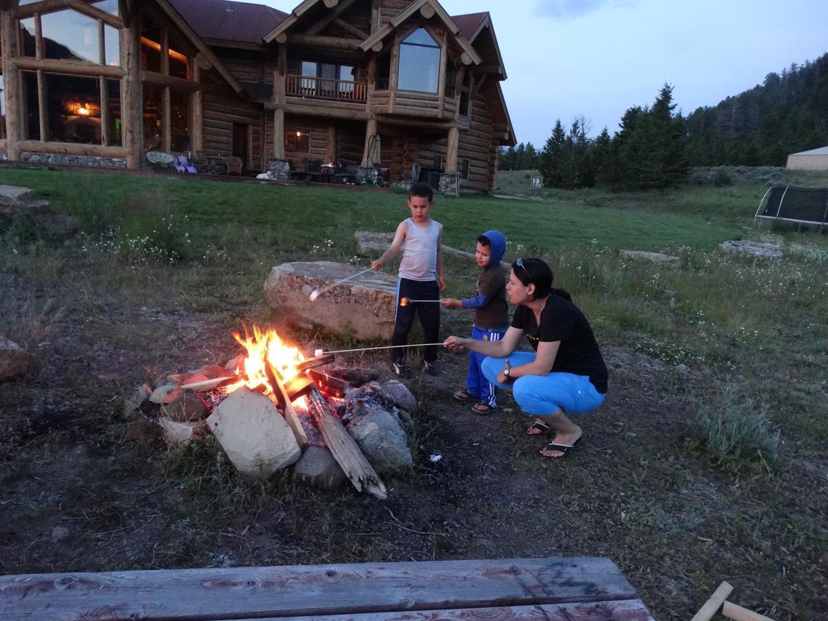 Mcdonald'S Ranch Lodge Гардинър Екстериор снимка